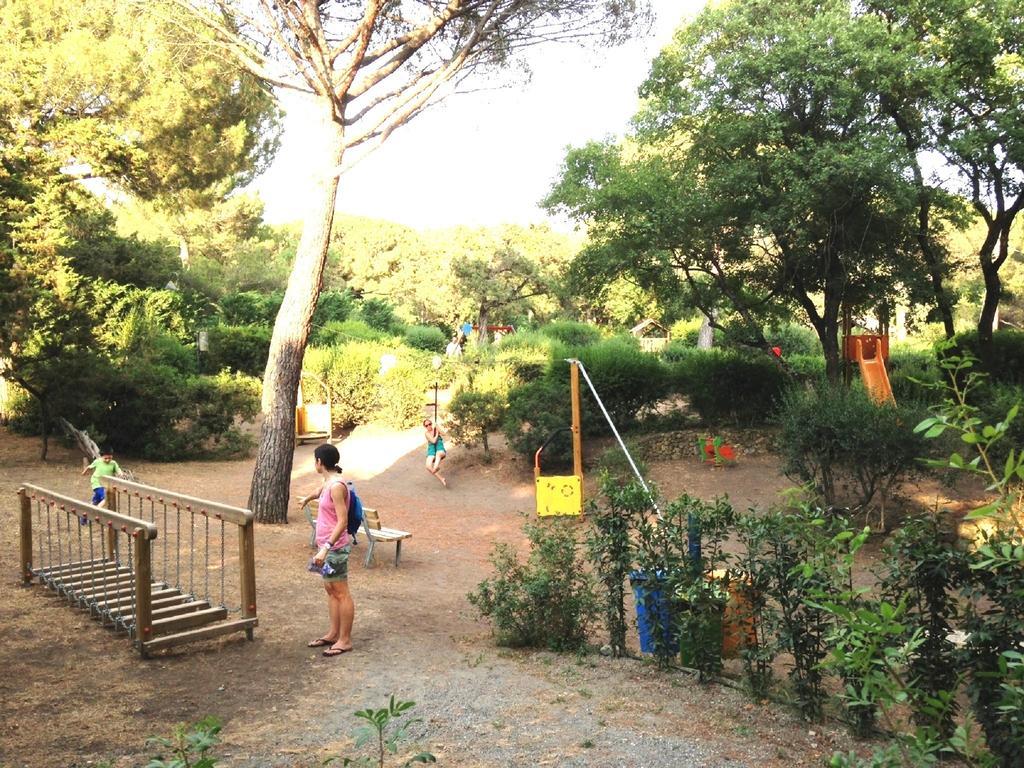 Le Esperidi Camping Ecoresort มารินา ดิ บิบโบนา ภายนอก รูปภาพ