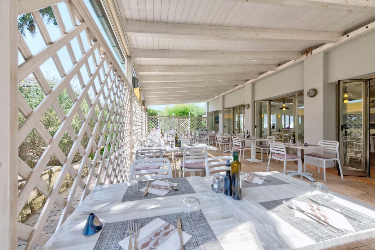 Le Esperidi Camping Ecoresort มารินา ดิ บิบโบนา ภายนอก รูปภาพ